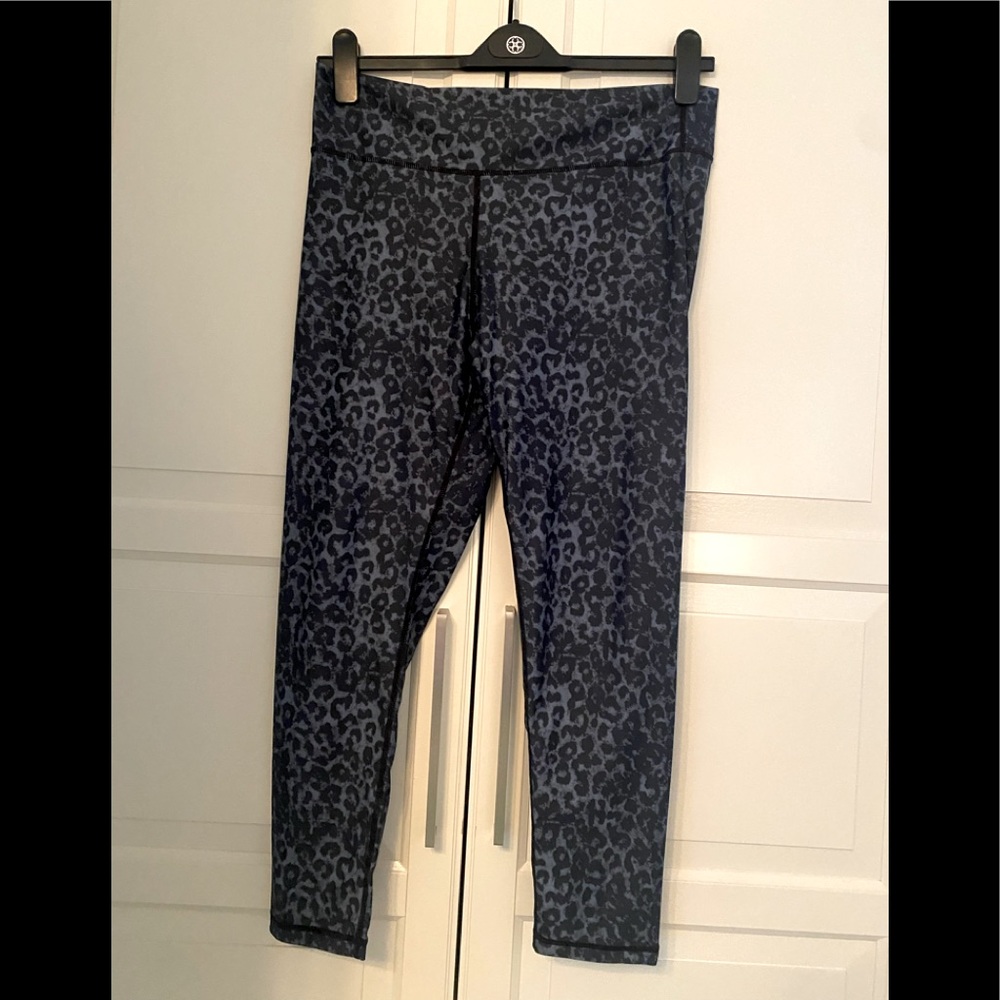ZYIA Activewear Scrunchy Light n Luxe Leggings